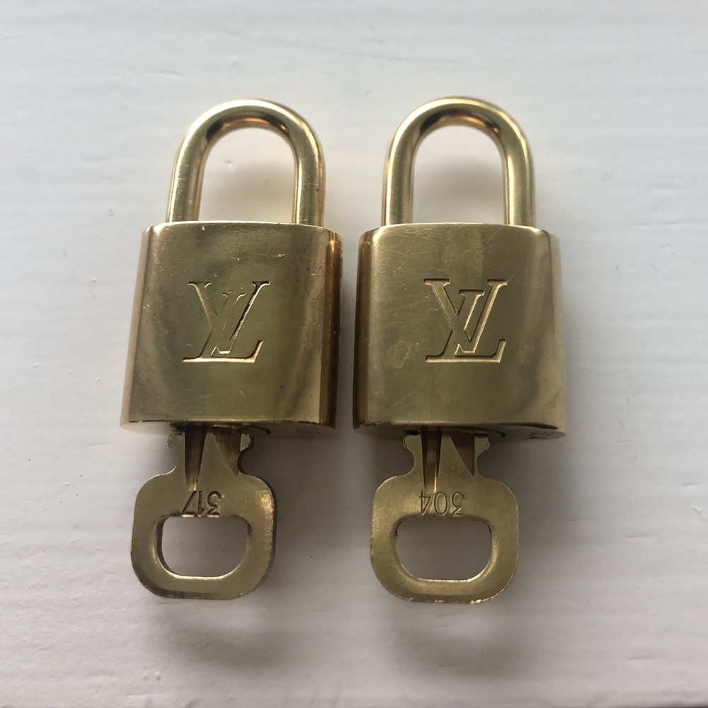 NEW LOUIS VUITTON PARIS LOCK